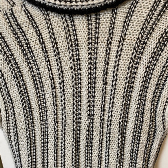 CABI S/S knit Cardigan sweater - Picture 4 of 4